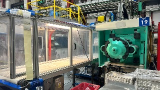 Arburg 200 Ton Injection Moulding Machine - 1